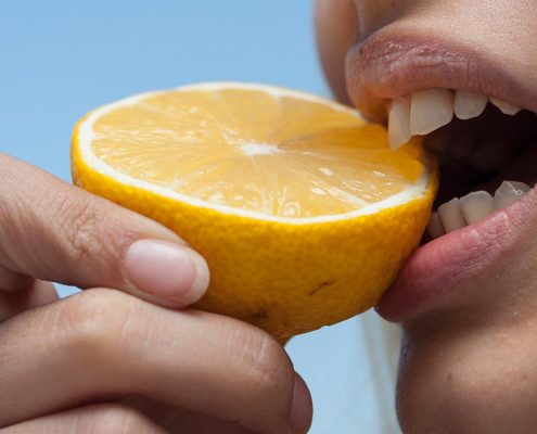 ¿Sabes cómo influyen los alimentos en nuestros dientes?