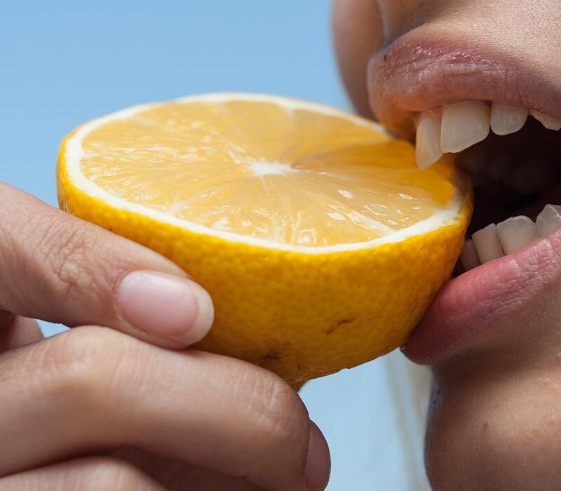 ¿Sabes cómo influyen los alimentos en nuestros dientes?
